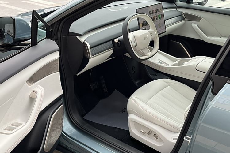 Used ONVO L60 2024 60 kWh Rear-Drive Version