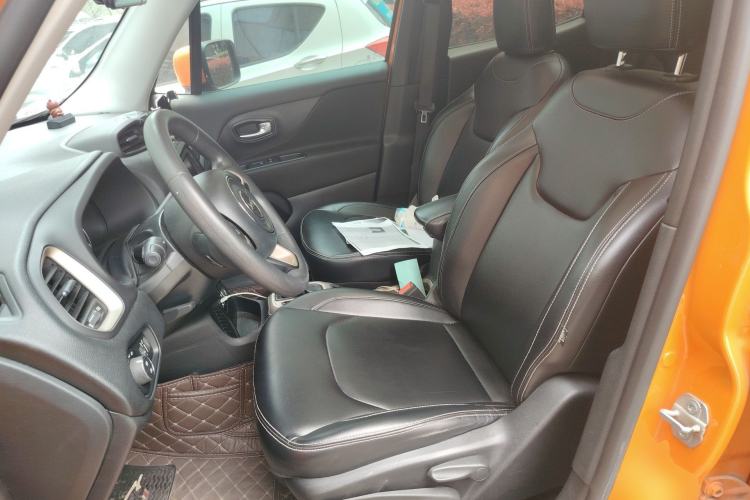 Used Jeep Renegade 2017 180T Automatic High-Energy Version Left Front Seat