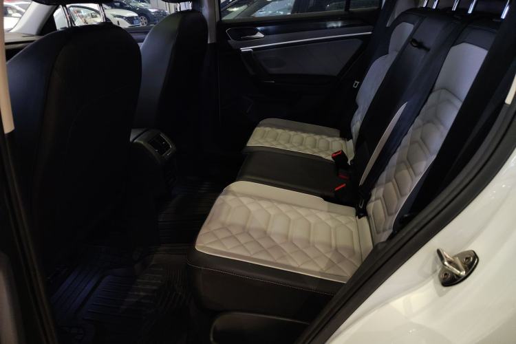 Used Volkswagen Tayron 2023 300TSI Two-Wheel-Drive Luxury Plus Advanced Edition
