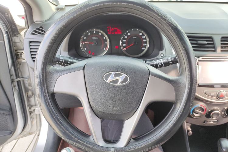 Used Hyundai Verna Ray 2014 1.4L Automatic GLX
