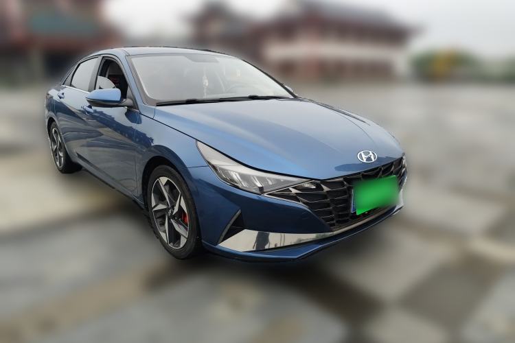 Used Hyundai Elantra 2022 1.5L CVT GLX Elite Edition Front Right 45 Deg