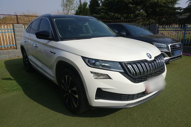 Used Skoda Kodiaq GT 2022 TSI330 Two-Wheel-Drive Luxury Edition Front Right 45 Deg