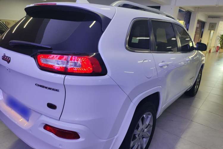 Used Jeep Cherokee 2017 2.4L Professional Edition