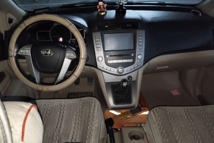 Used BYD S6 2013 Jingyue Edition 2.0L Manual Luxury Model 5 Seats