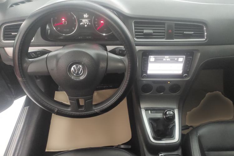 Used Volkswagen Lavida 2013 Restyled Classic 1.6L Manual Comfort Edition
