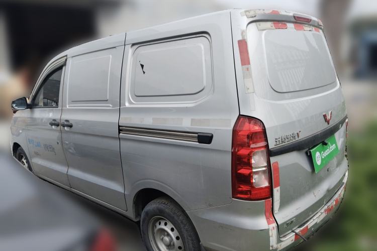 Used Wuling Hongguang V 2019 1.5L Jingqu Edition Sealed-Window Vehicle China VI LAR
