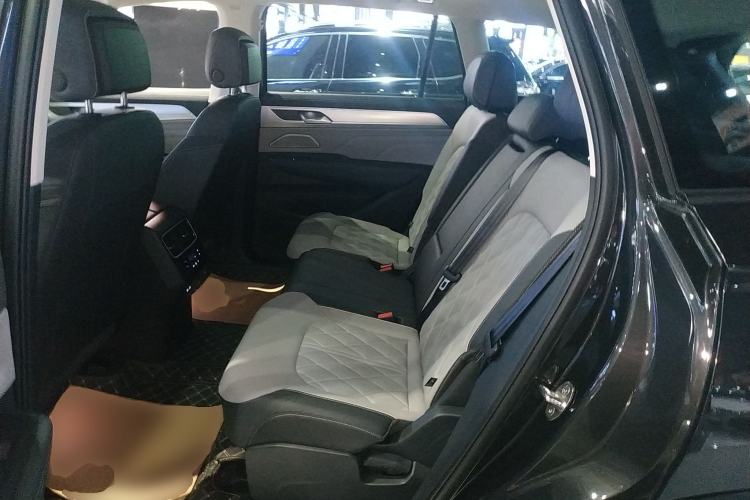 Used Volkswagen Tavendor 2025 Model 380TSI Four-Wheel Drive R-Line Pilgrimage Zhongxiang Edition Left Rear Seat