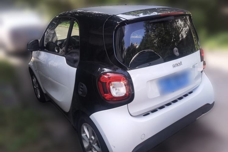 Used smart fortwo 2015 1.0L 52 kW hardtop Dynamic version
