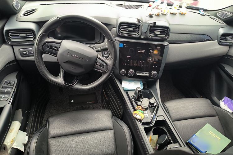 Used Lynk & Co 03 2022 2.0TD DCT JingPro Center Console