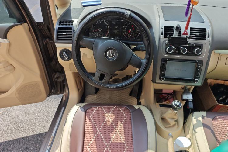 Used Volkswagen Touran 2011 1.4T Manual Zhiya Edition 5 Seats