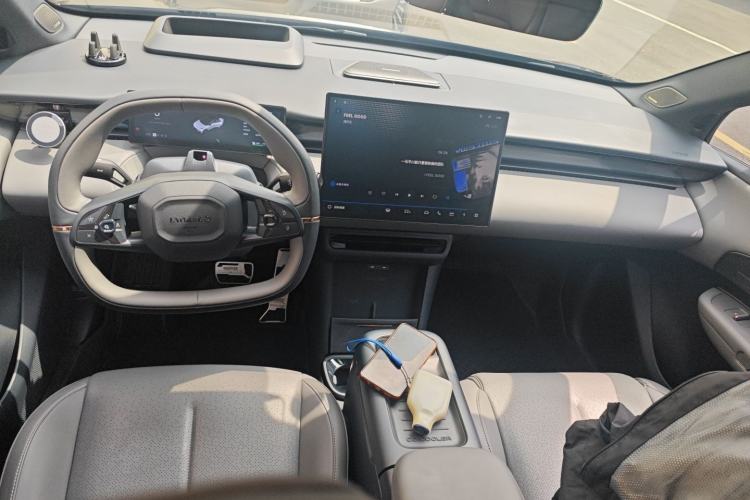 Used Lynk & Co Z20 2025 530 km Range Rear-Wheel Drive Max Center Console