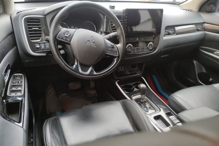 Used Mitsubishi Outlander 2019 2.0L Two-Wheel Drive Comfort Edition 5 Seats China VI Standard