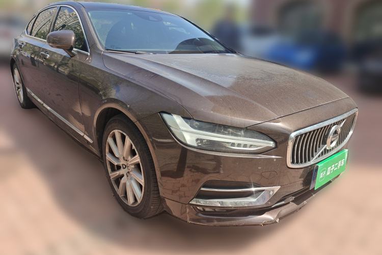 Used Volvo S90 2020 T5 Zhiyi Luxury Edition Front Right 45 Deg