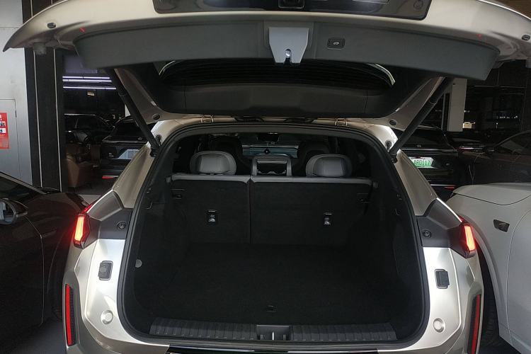 Used Lynk & Co 08 EM-P 2023 120km Long-Range Halo