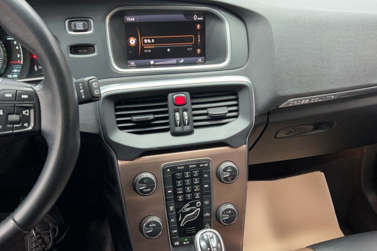 Used Volvo V40 2014 Cross Country T5 AWD Smart Luxury Edition