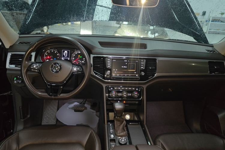 Used Volkswagen Teramont 2017 530 V6 Four-Wheel Drive Luxury Edition Center Console