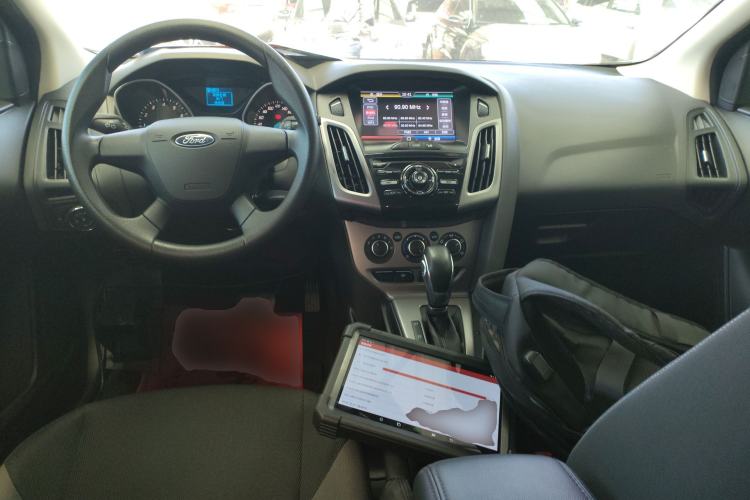 Used Ford Focus 2012 Hatchback 1.6L Automatic Comfort Model Center Console