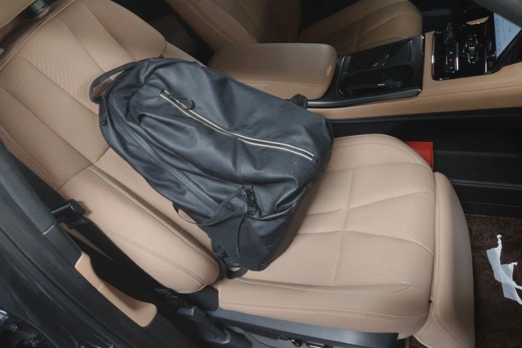 Used Nio ES8 2020 580 km Range Signature Edition Six-Seater Version Right Front Seat