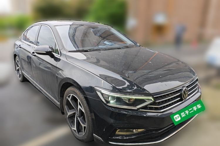 Used Volkswagen Magotan 2023 2 Million Units Limited Edition 330TSI DSG Leading Version Front Right 45 Deg