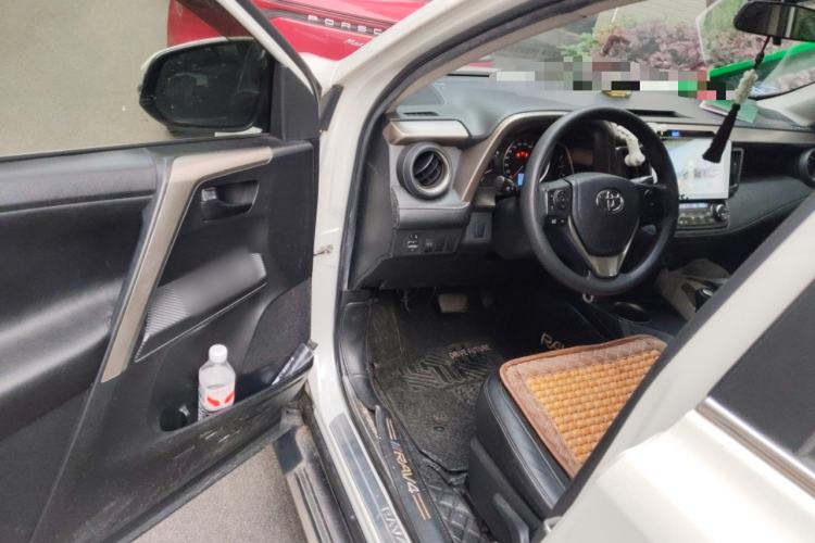 Used Toyota RAV4 2015 2.0L CVT Two-Wheel Drive Fashion Edition
