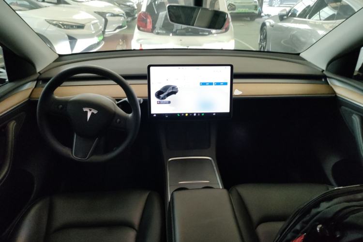 Used Tesla Model Y 2021 Long-Range All-Wheel-Drive Version Center Console