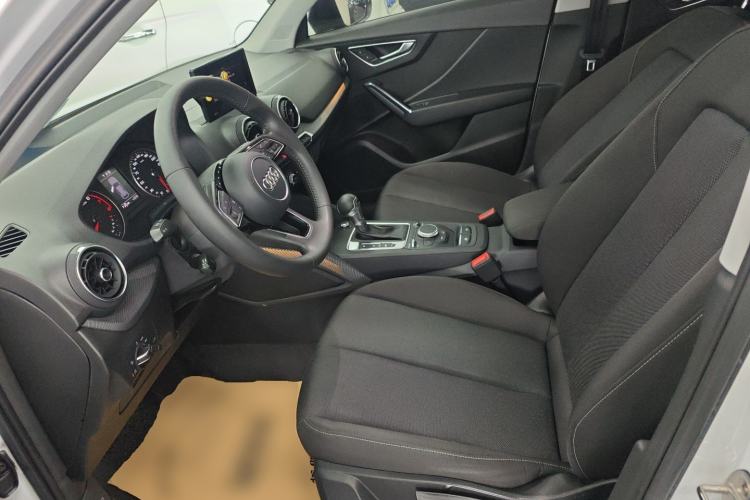 Used Audi Q2L 2018 35 TFSI Launch Exclusive Edition China VI Left Front Seat