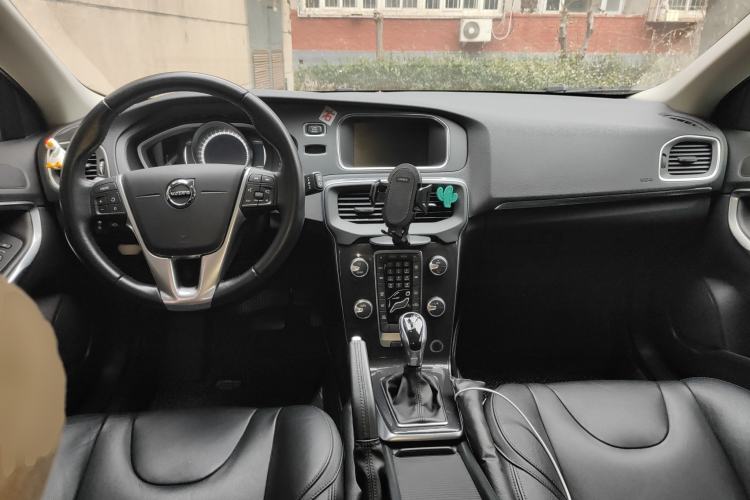 Used Volvo V40 2017 T3 Zhiyi Edition