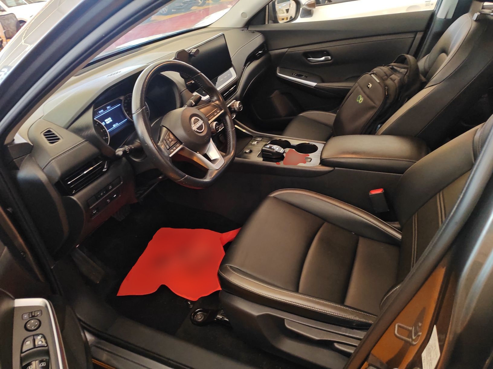 المقاعد الأمامية داخل السيارة