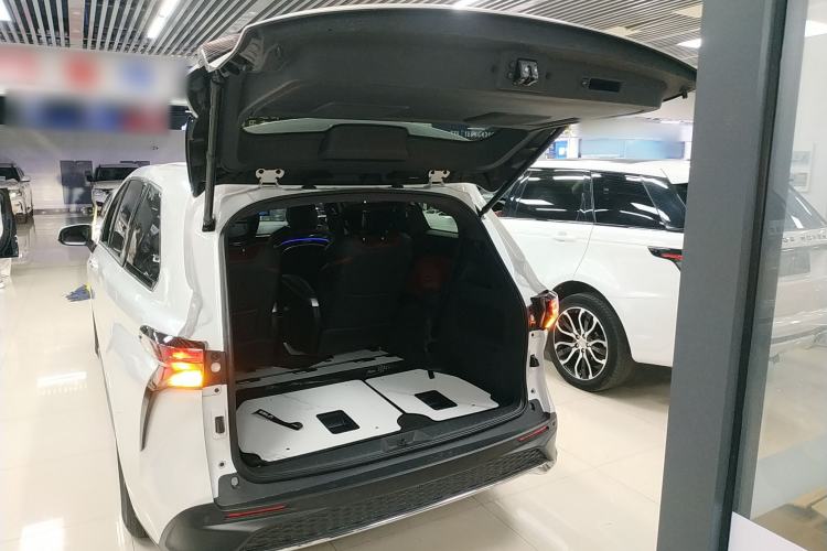 Used Toyota Granvia 2024 2.5L Hybrid Comfort Edition Trunk