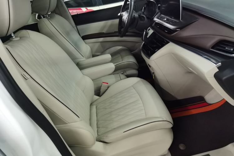 Used Buick GL8 2021 Land Cruiser Executive 652T Premium Model Right Front Seat