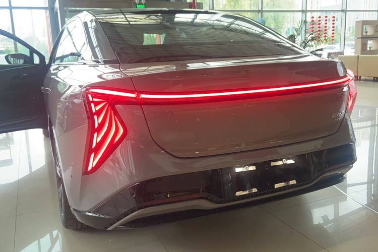 Used Hongqi EH7 2024 640 Pro+ All-Wheel-Drive Glory Edition
