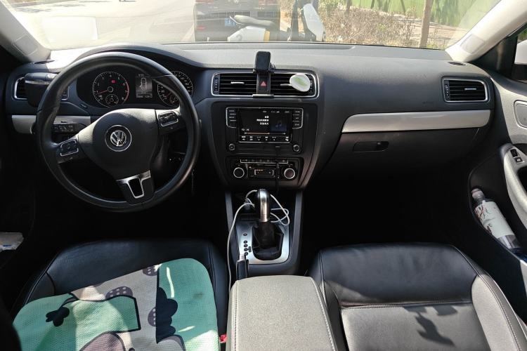 Used Volkswagen Sagitar 2014 1.4TSI Automatic Luxury Model Center Console