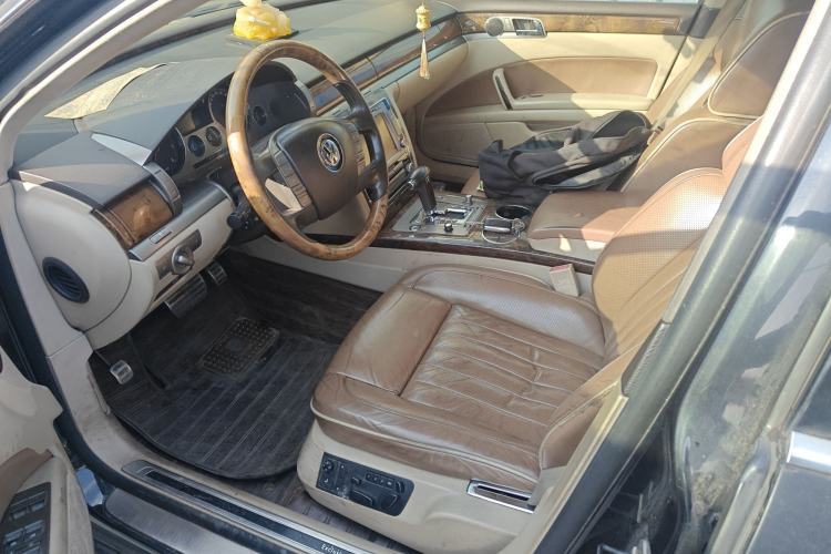 Used Volkswagen Phaeton 2011 3.6L V6 5-Seater Extended-Length Individual Edition Left Front Seat