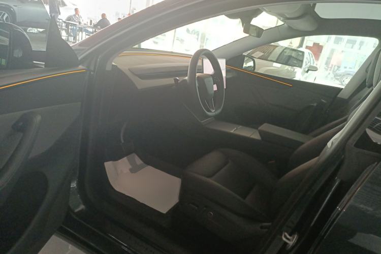 Used Tesla Model Y 2025 Rear-Wheel Drive First Edition Driver Seat