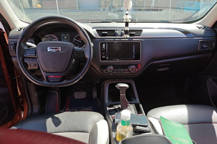 Used Qoros 5 2017 1.6T Automatic Prestige Model Center Console