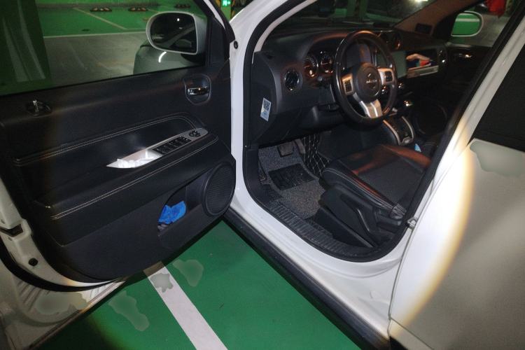 Used Jeep Compass 2014 2.4L four-wheel drive sport version