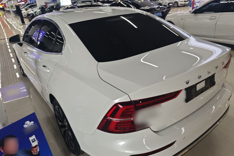 Used Volvo S60 2025 B4 Zhiyuan Luxury Edition
