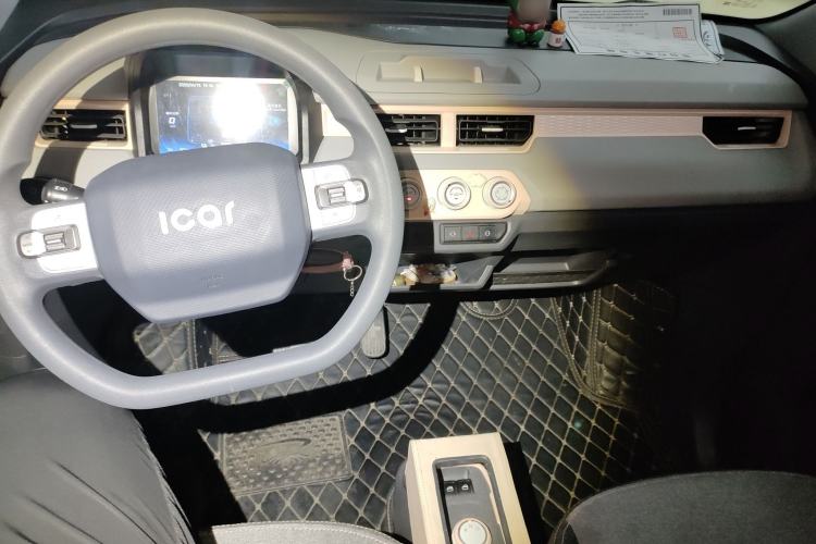 Used Chery QQ Ice Cream 2022 170km Sundae Phosphate Lithium-Ion Center Console