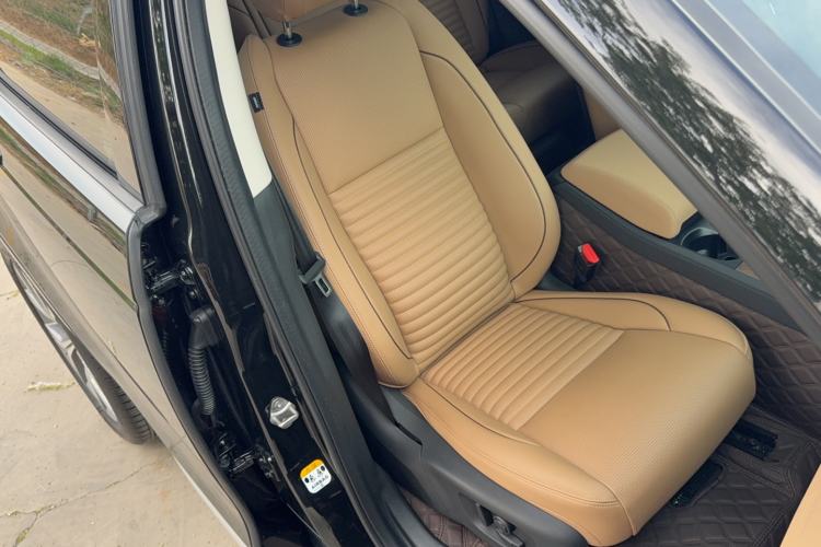 Used Land Rover Discovery Sport 2025 249 PS Performance Tech Edition Right Front Seat