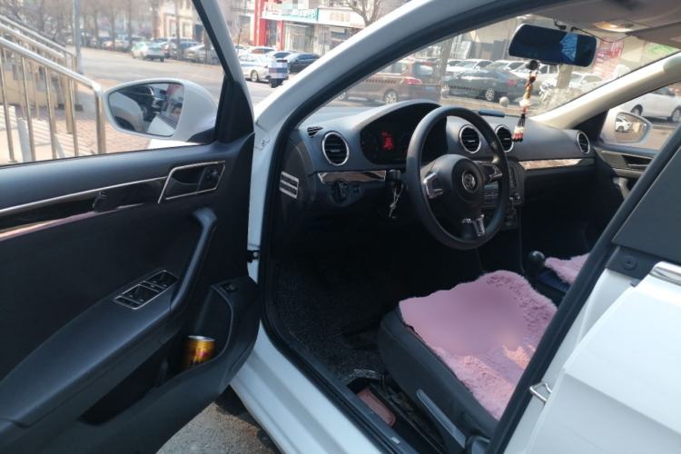 Used Volkswagen Jetta 2015 Value Edition 1.6L Manual Fashionable Style
