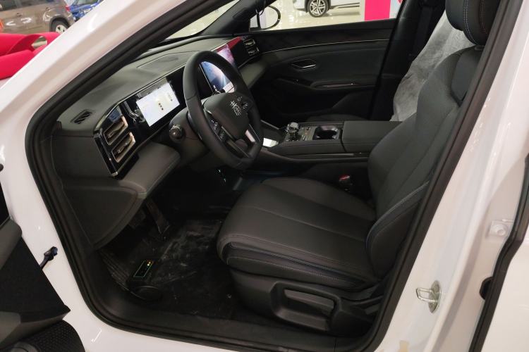 Used BYD Qin L 2025 DM-i Smart Drive 80KM Leading Model Left Front Seat