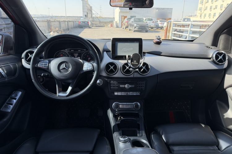 Used Mercedes-Benz B-Class 2015 B 200 Sport Edition Interior 6