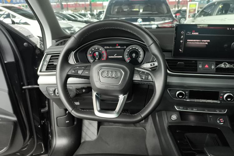 Used Audi Q5L 2022 40T Fashionable and Dynamic Model Steering Wheel