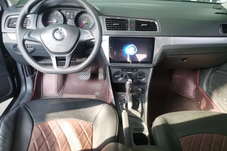 Used Volkswagen Lavida 2017 1.6L Automatic Fashion Edition Center Console