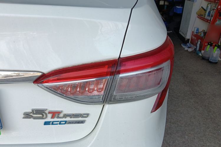 Used Luxgen 5 2015 1.8T Automatic ZhiZun Model
