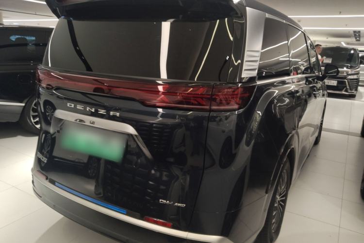 Used Denza D9 2022 DM-i 970 Four-Wheel Drive Flagship Model
