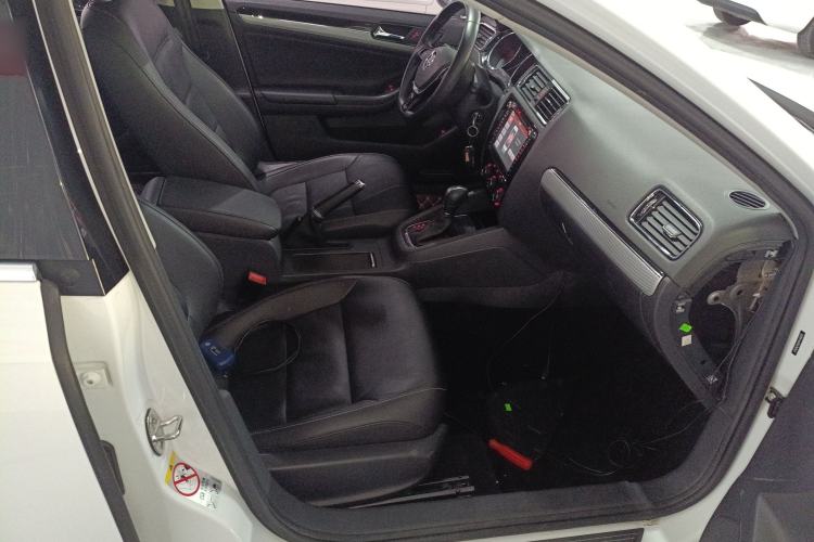 Used Volkswagen Sagitar 2015 1.6L Automatic Comfort Model
