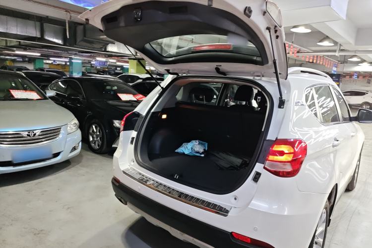 Used Haval H2 2017 Blue Label 1.5T Manual Two-Wheel Drive Elite Model Trunk