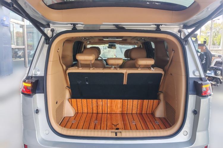 Used VOYAH Dream 2024 PHEV Extended-Range Premium Edition
