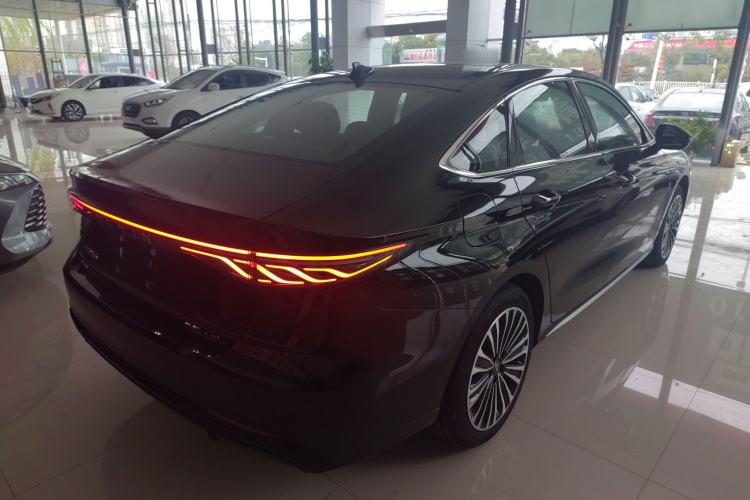 Used Fengyun A8L 2025 1.5 TGDI 145 km Luxury Version Rear Right 45 Deg